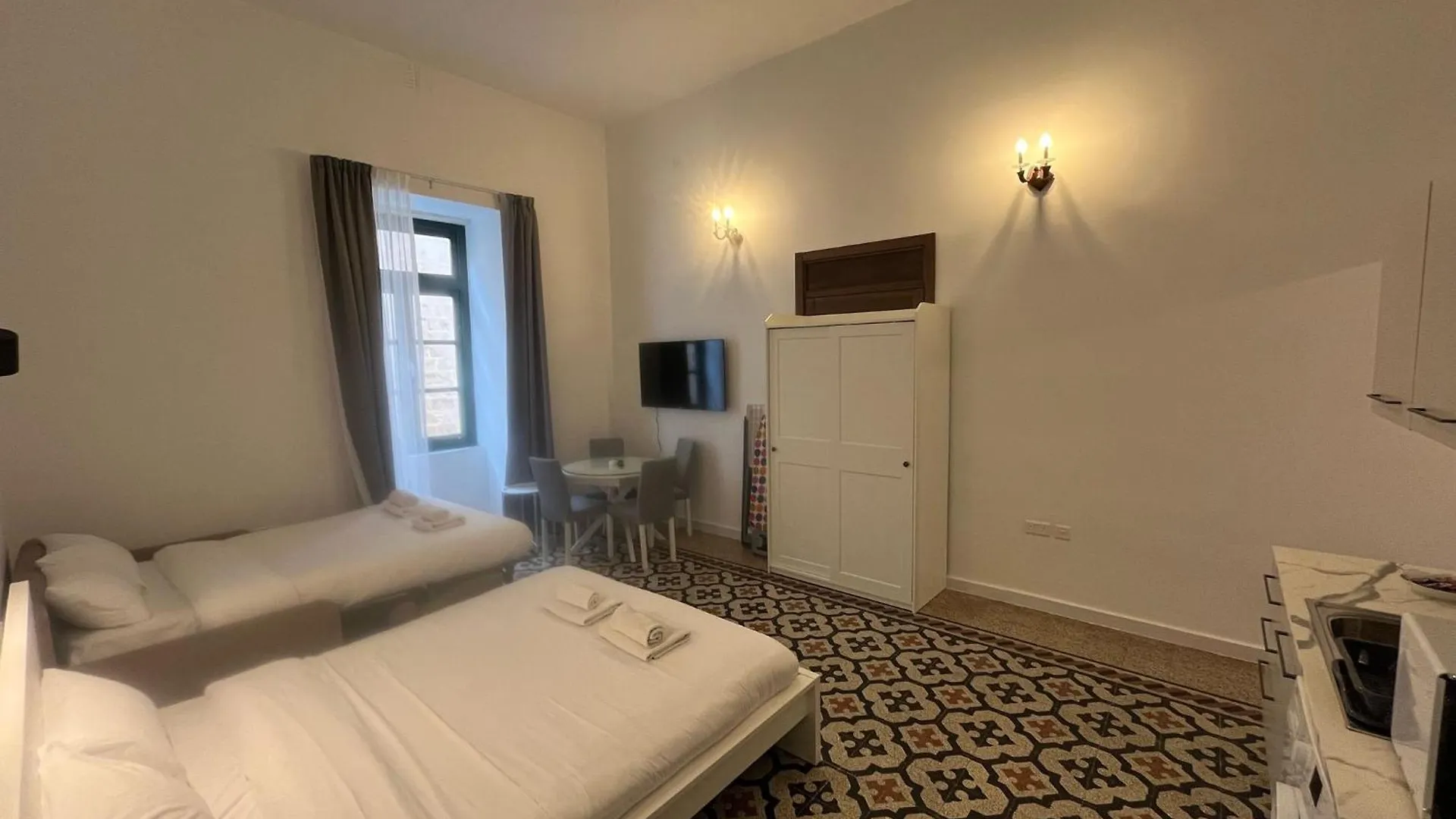 The Old Mint Residence 4 La La Valletta 0*,  Malta